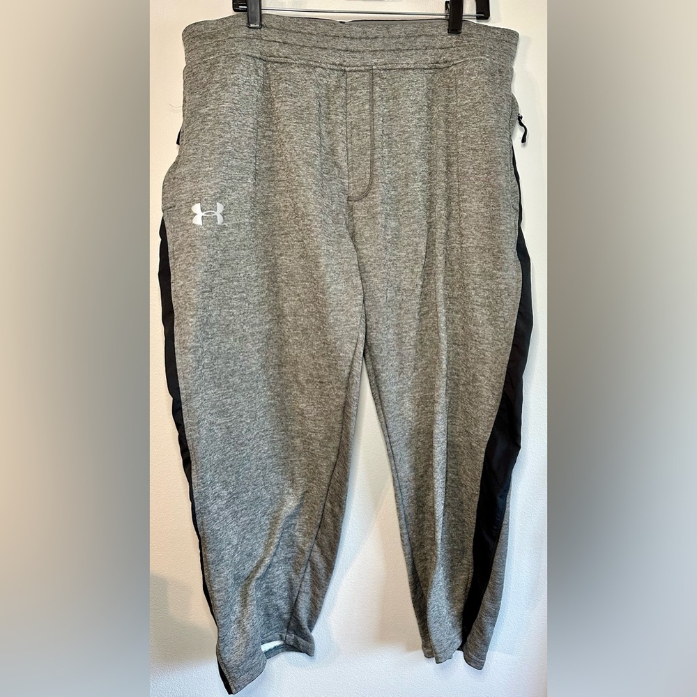 Under Armour Loose Mens 2XL Gray And Black Track Pants